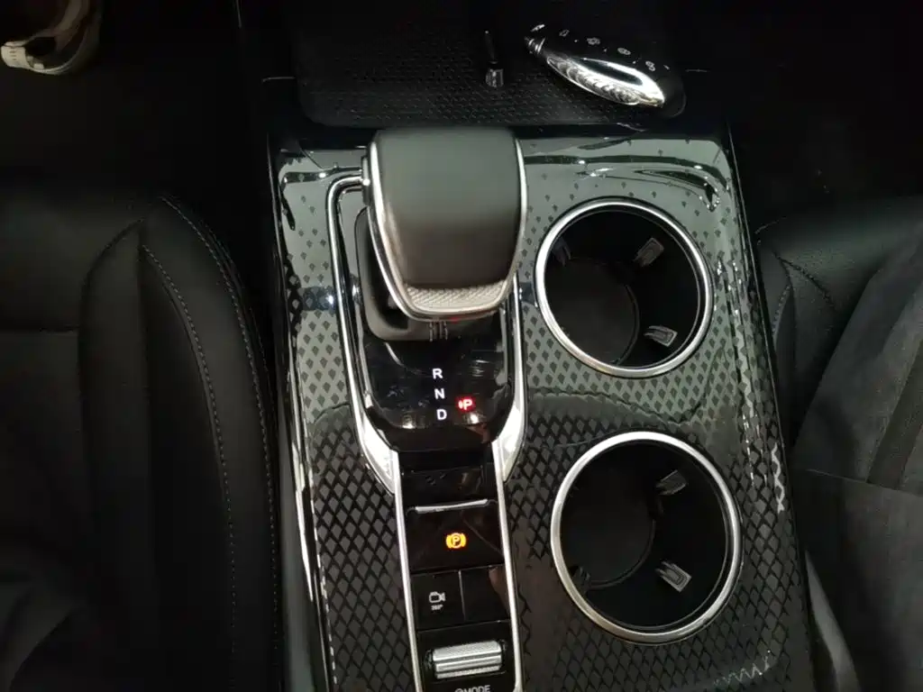 Hongqi Hongqi HS3 PHEV — миниатюра 14