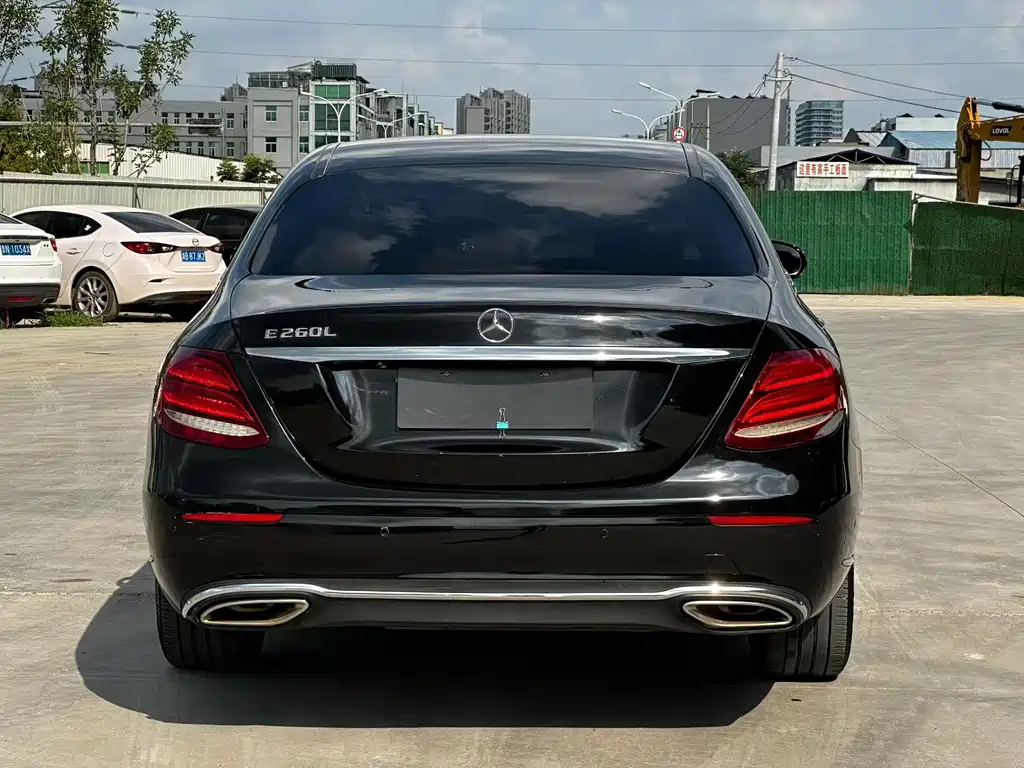 Mercedes-Benz E-Class — миниатюра 8