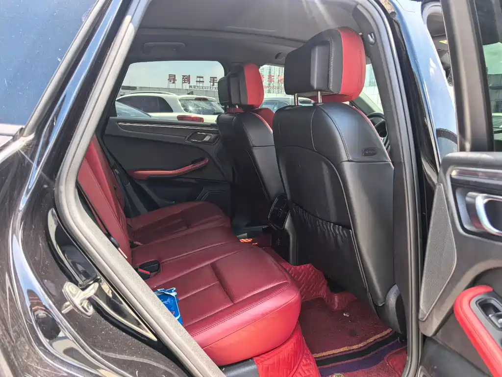 Porsche Macan — миниатюра 6