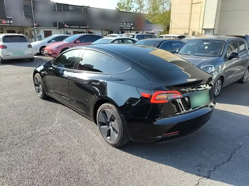 Tesla Model 3 — миниатюра 5