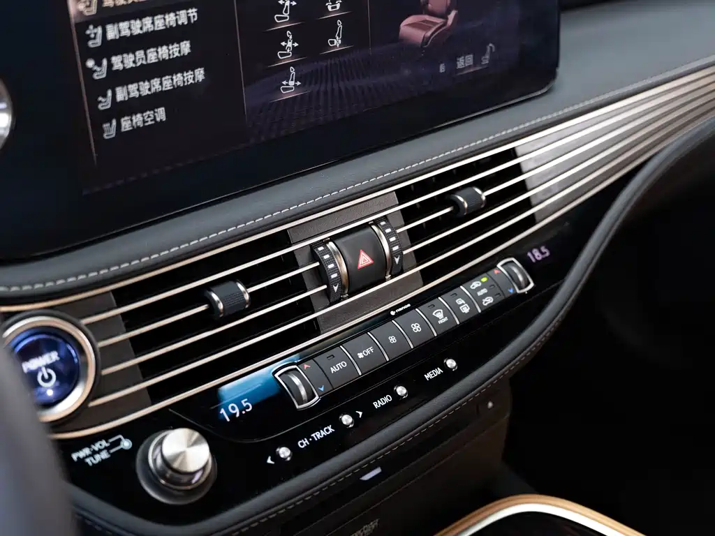 Lexus LS — миниатюра 17