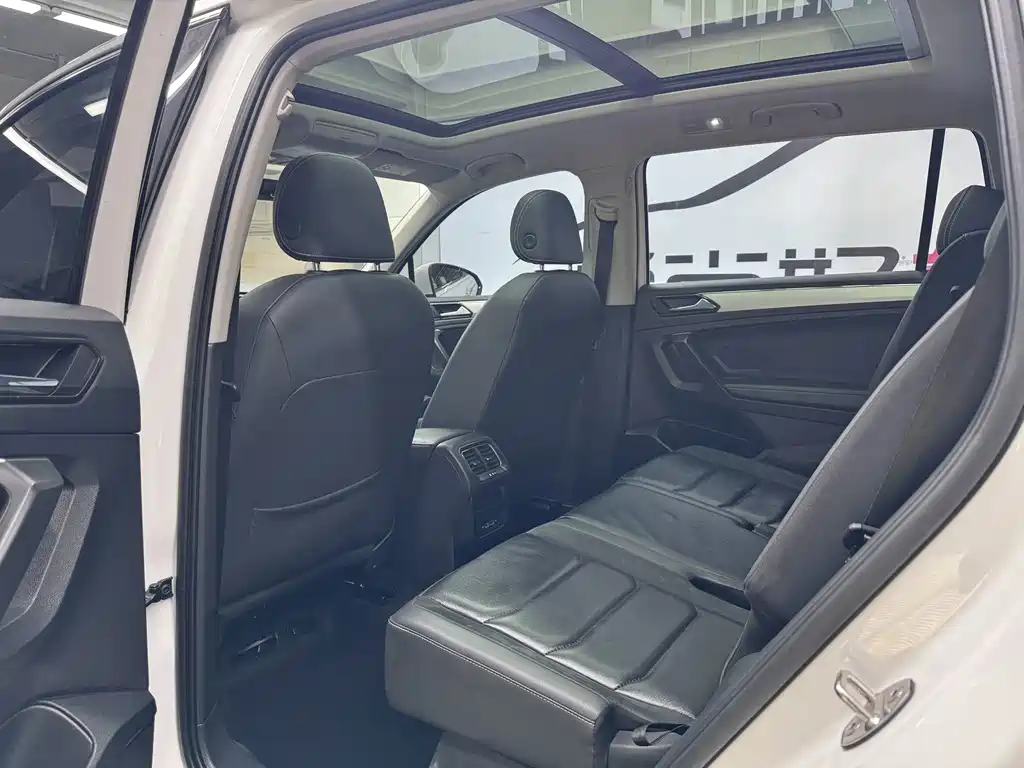 Volkswagen Tiguan L — миниатюра 16
