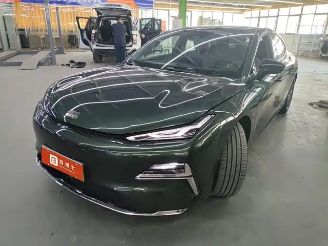 2025 Geely Galaxy Xingyao 8