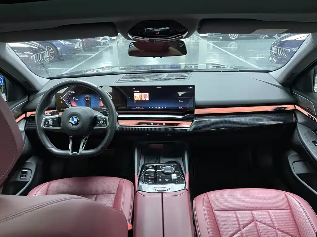 BMW 5 Series — миниатюра 9