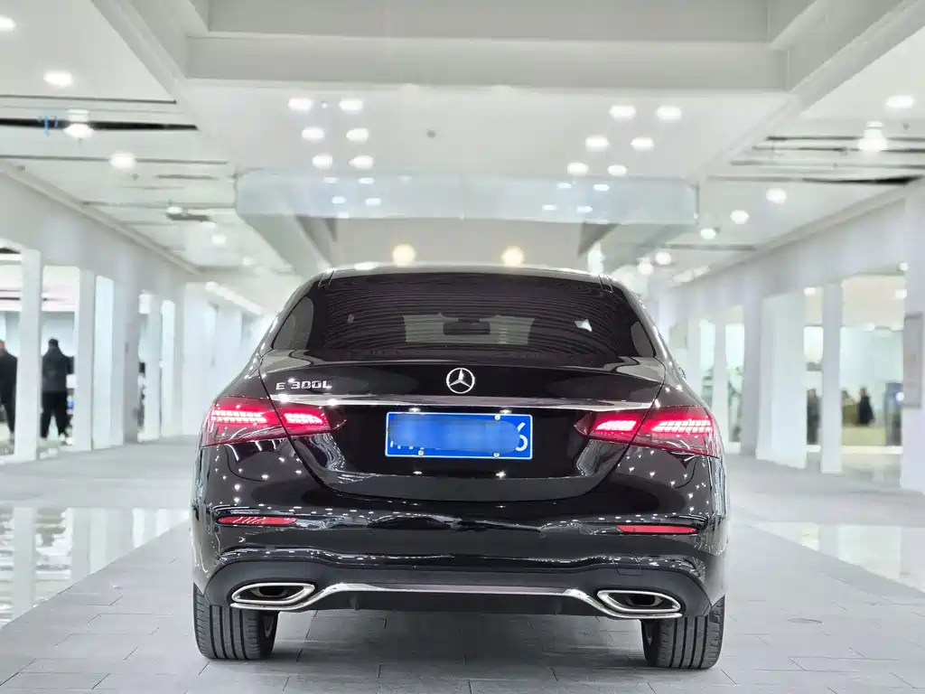 Mercedes-Benz E-Class — миниатюра 9