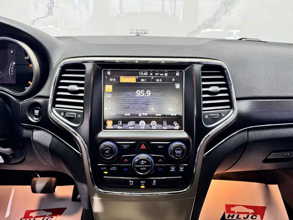 Jeep Grand Cherokee (Import) — миниатюра 12