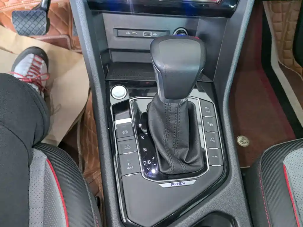 Volkswagen Tiguan L PHEV — миниатюра 14