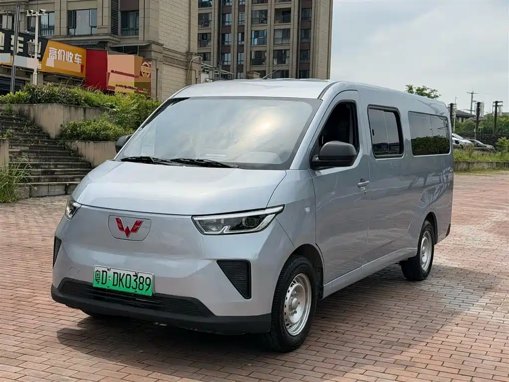 Wuling Yangguang 2025