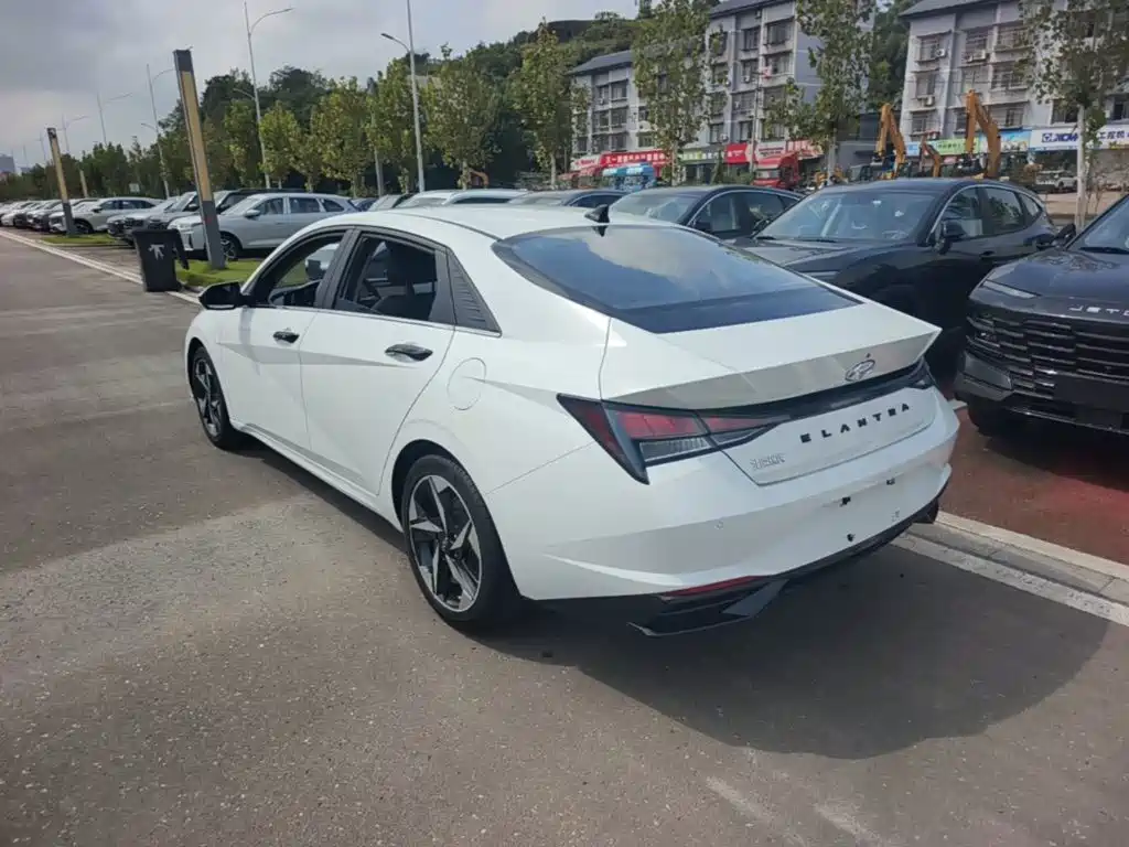 Hyundai Elantra — миниатюра 5