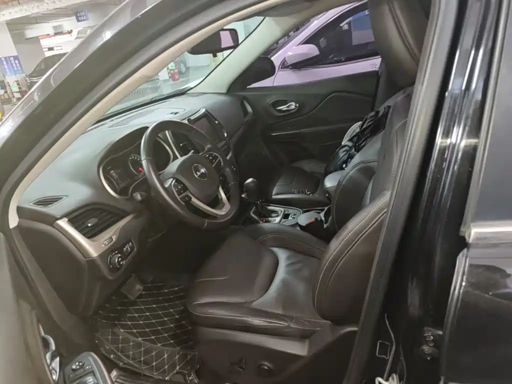 Jeep Cherokee — миниатюра 15