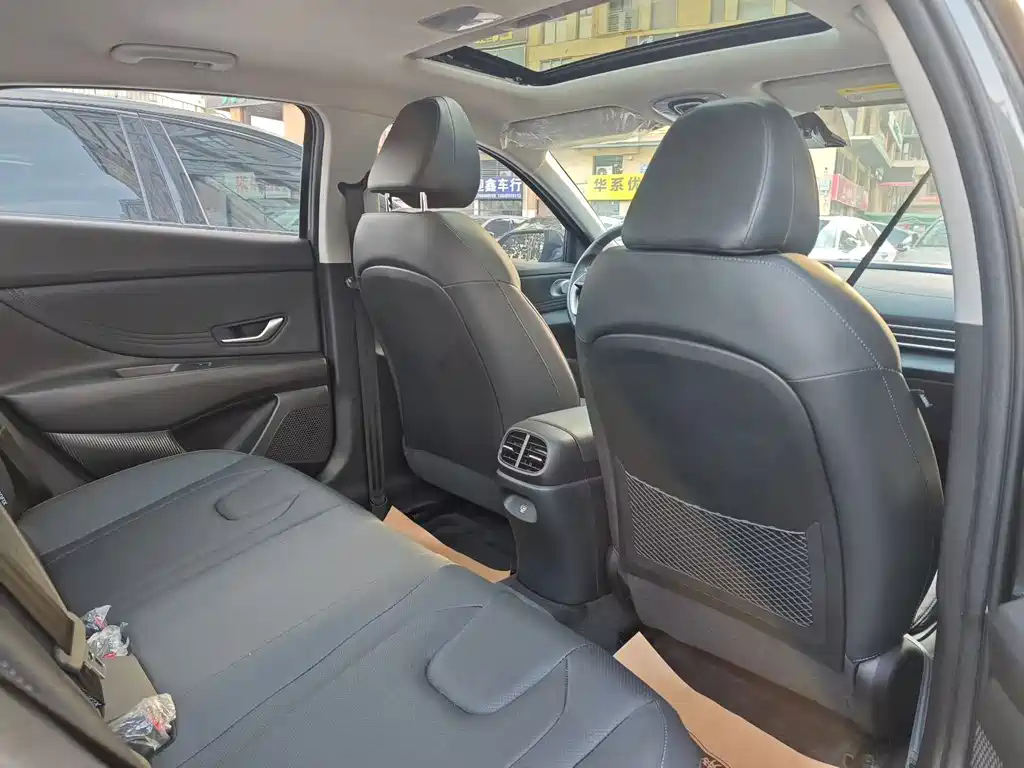Hyundai Elantra — миниатюра 9