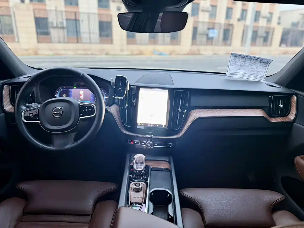 VOLVO XC60 PLUG IN HYBRID