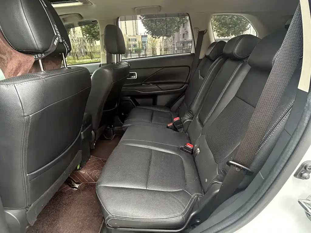 Mitsubishi Outlander — миниатюра 5