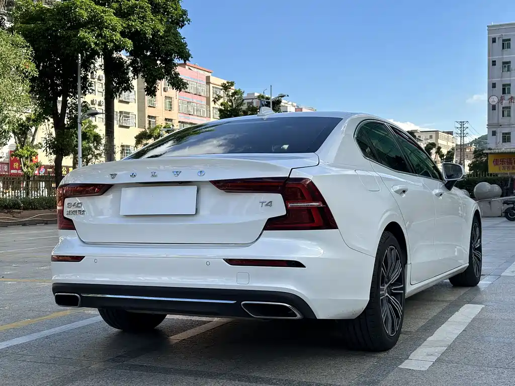 Volvo S60 2021 T4 Luxury