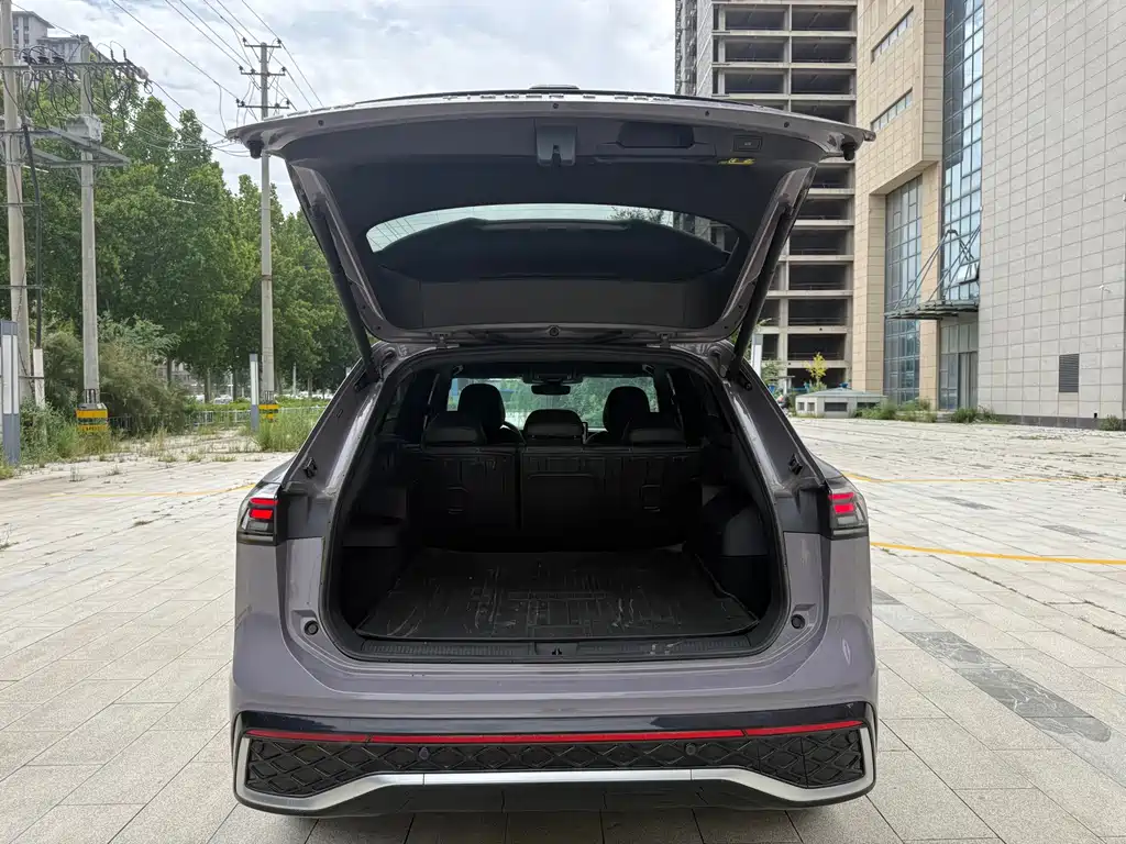 Volkswagen Tiguan L — миниатюра 17