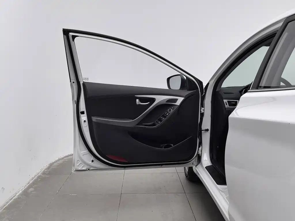 Hyundai Elantra Langdong — миниатюра 8
