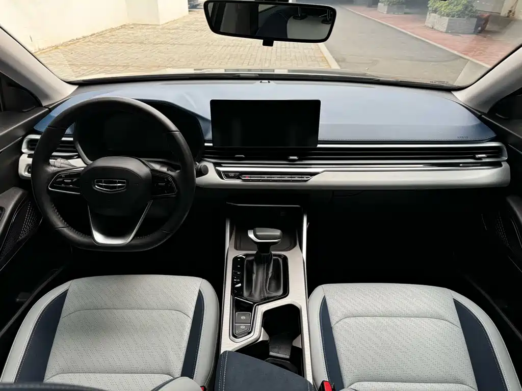 Geely Emgrand 2022 4 1.5L CVT Luxury