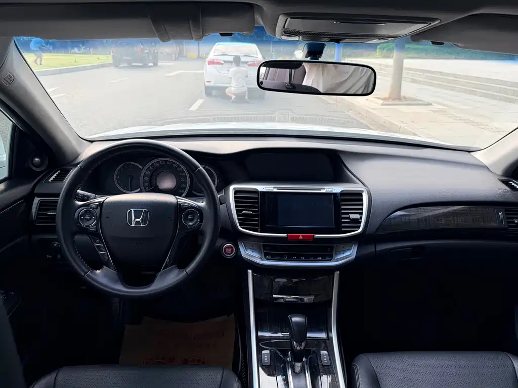 Honda Accord — миниатюра 12