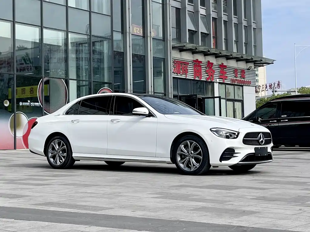 Mercedes-Benz E-Class — миниатюра 3
