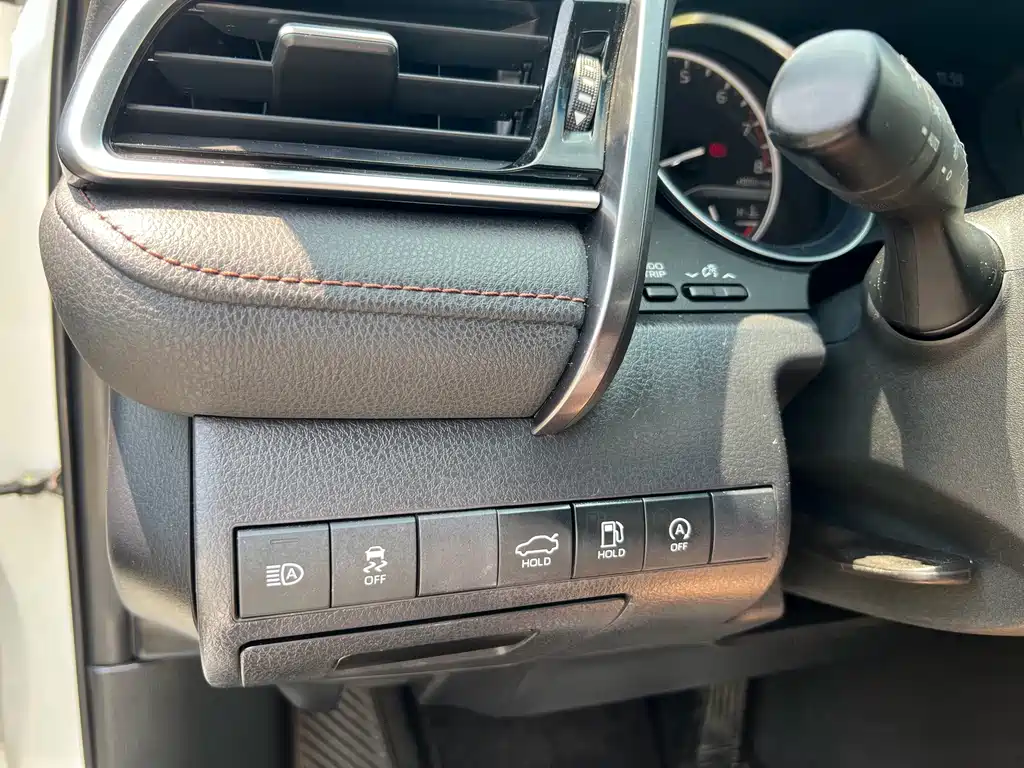 Toyota Camry — миниатюра 18
