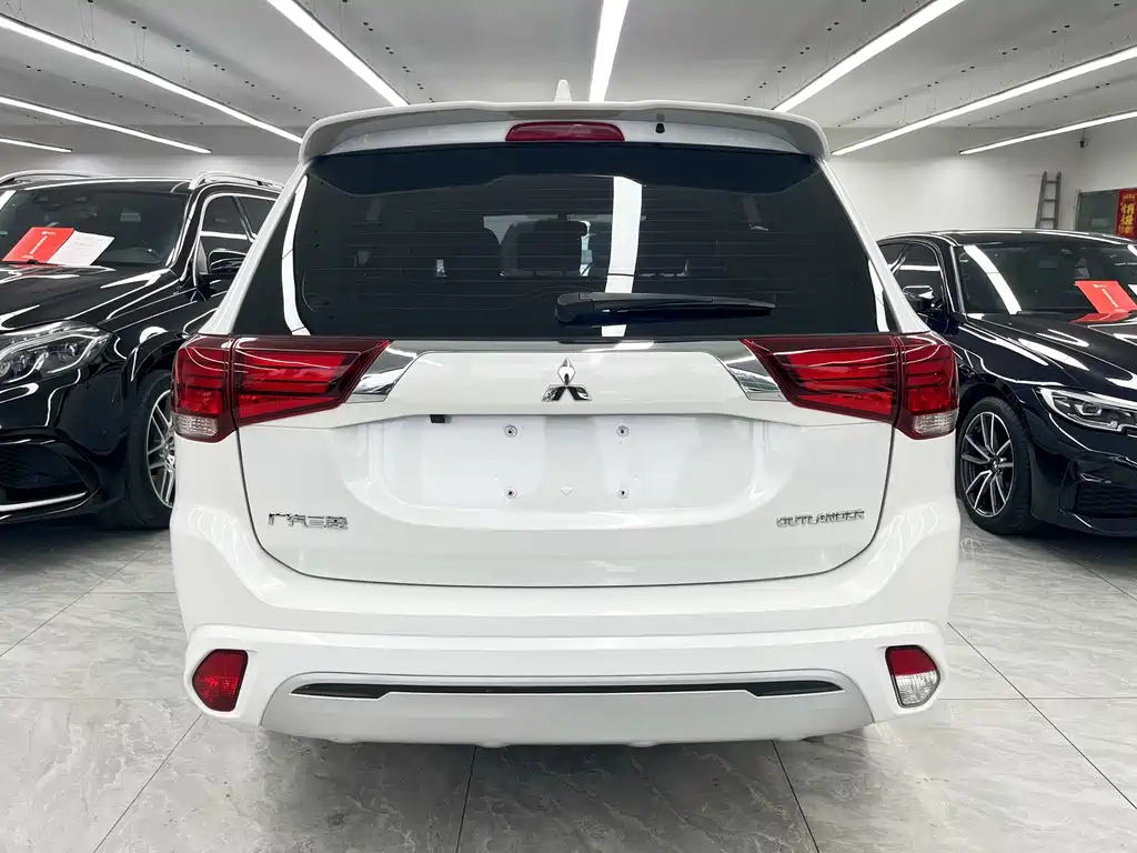 Mitsubishi Outlander — миниатюра 5