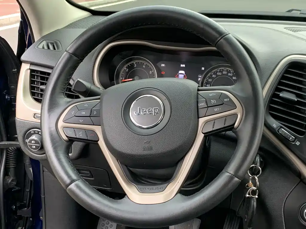 Jeep Cherokee (Import) — миниатюра 8