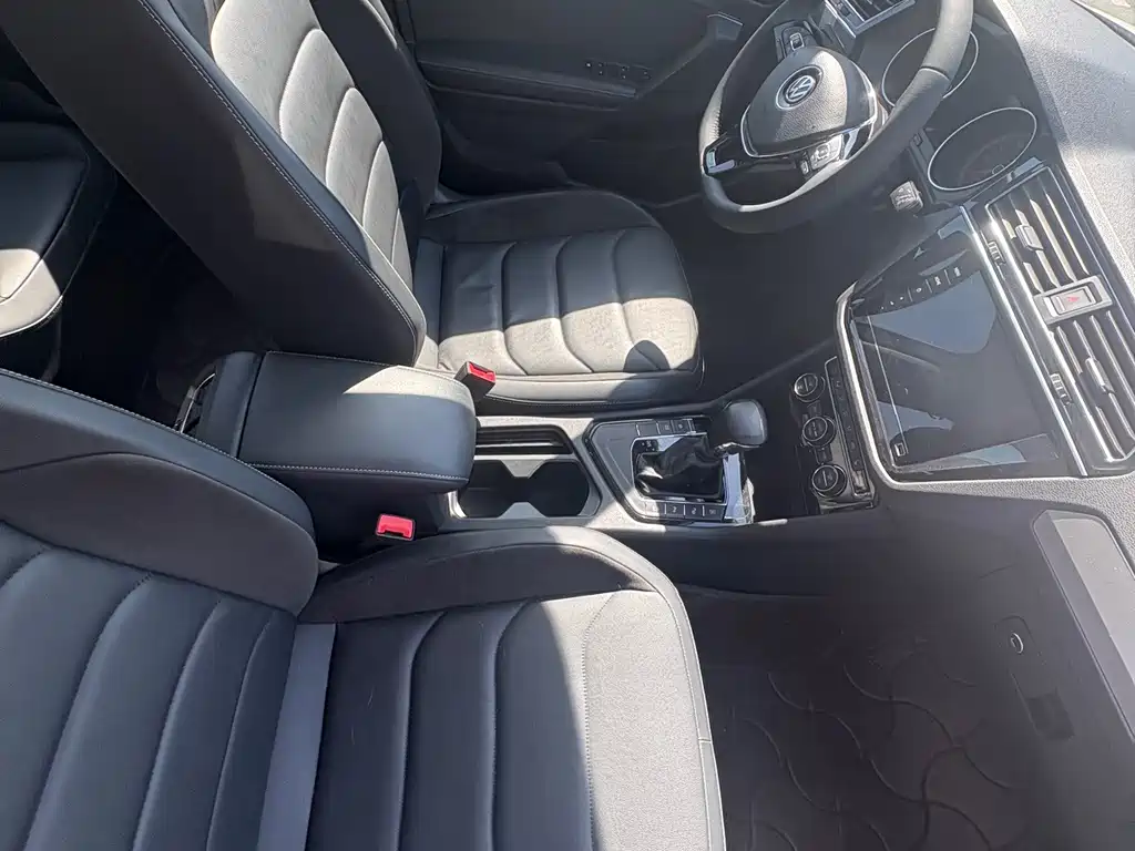 Volkswagen Tiguan L — миниатюра 7