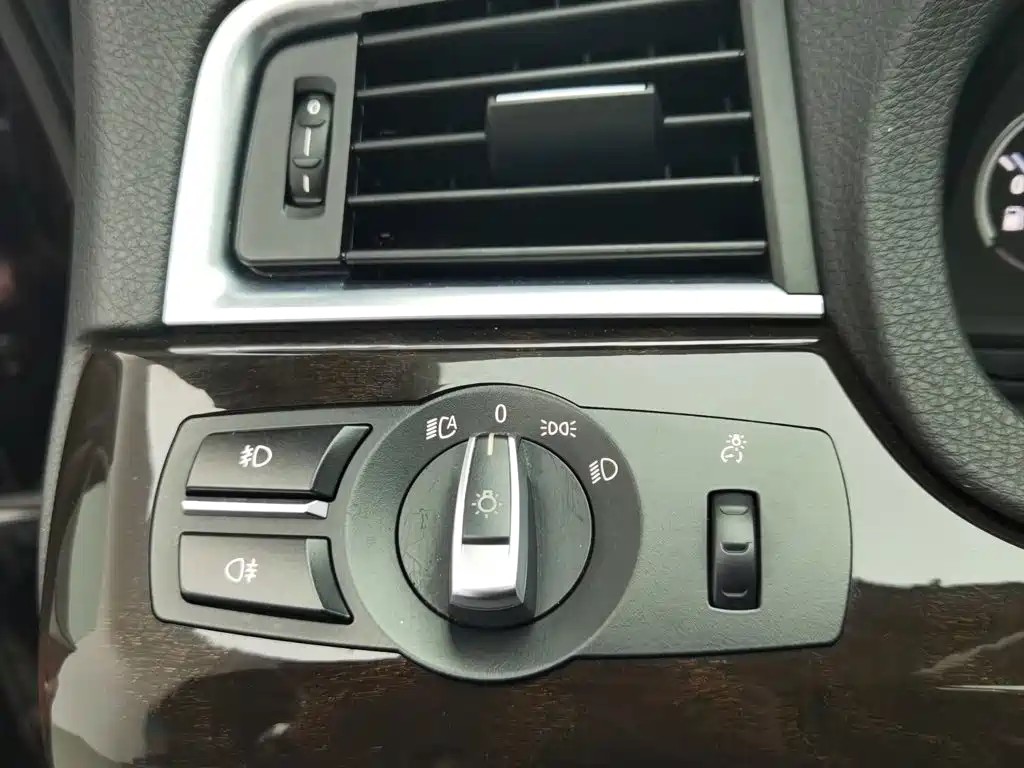 BMW 5 Series GT — миниатюра 21