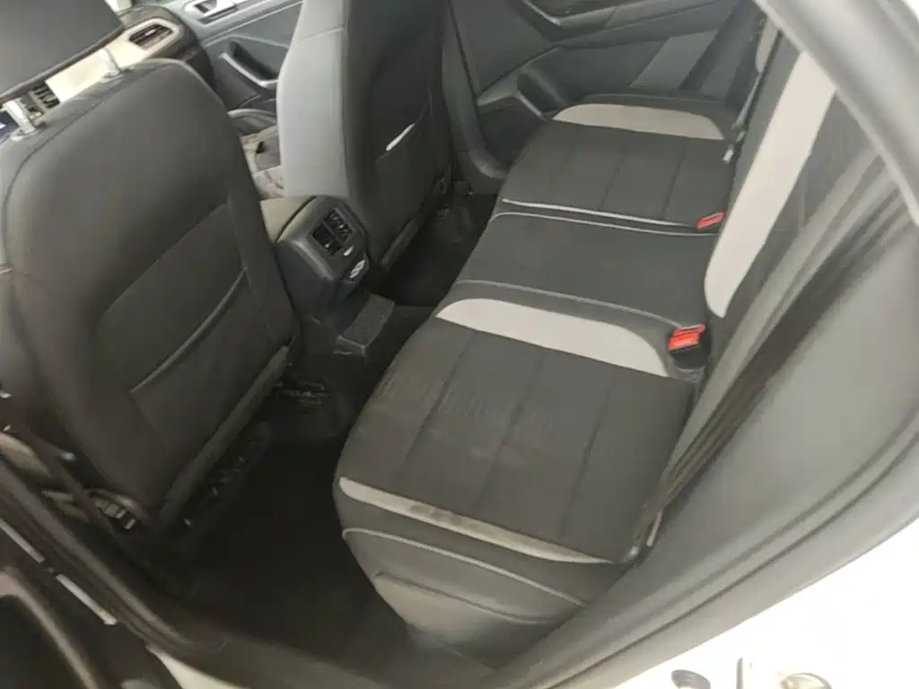 Volkswagen T-Roc — миниатюра 17