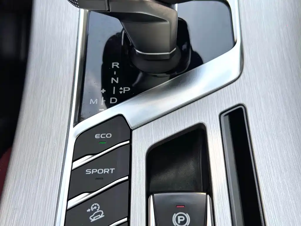 Geely Binyue — миниатюра 10