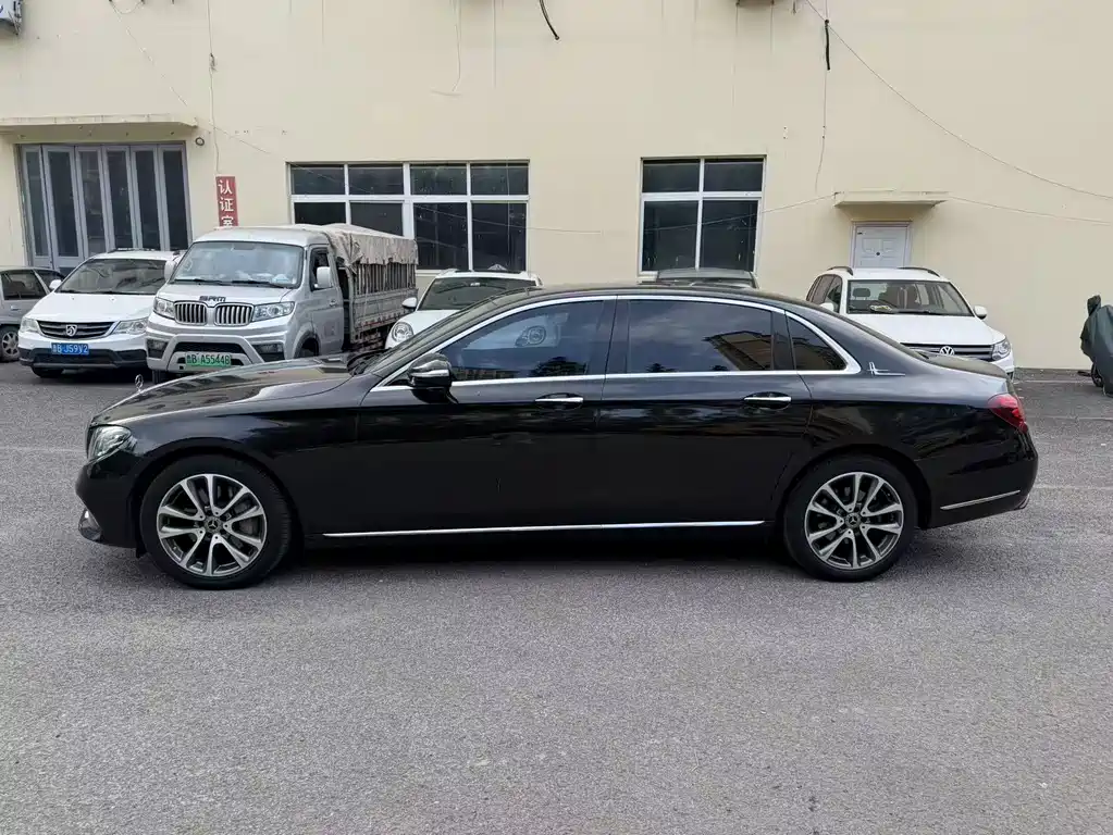 Mercedes-Benz E-Class — миниатюра 4