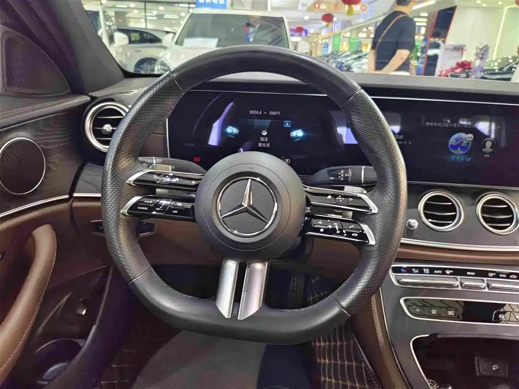 Mercedes-Benz E-Class (Import) — миниатюра 6