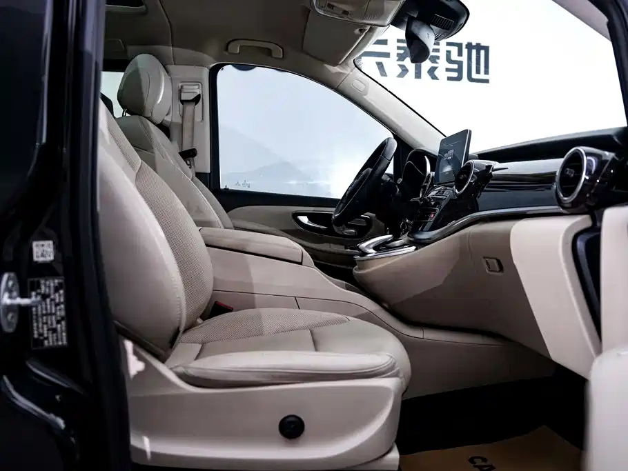 Mercedes-Benz V-Class — миниатюра 19