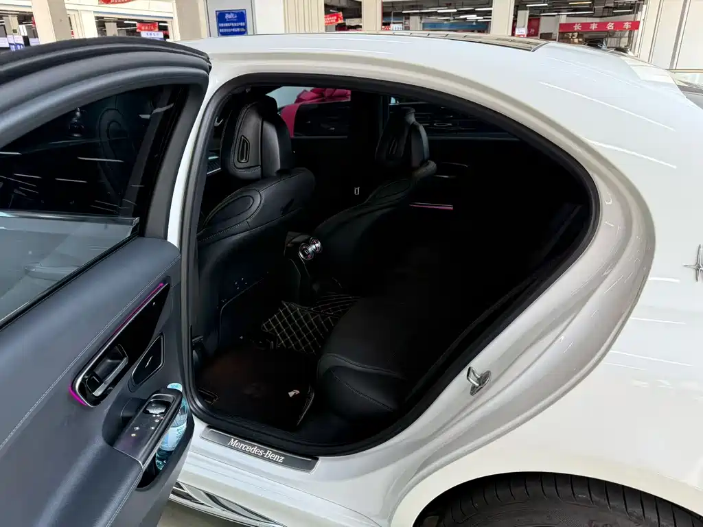 Mercedes-Benz C-Class — миниатюра 7