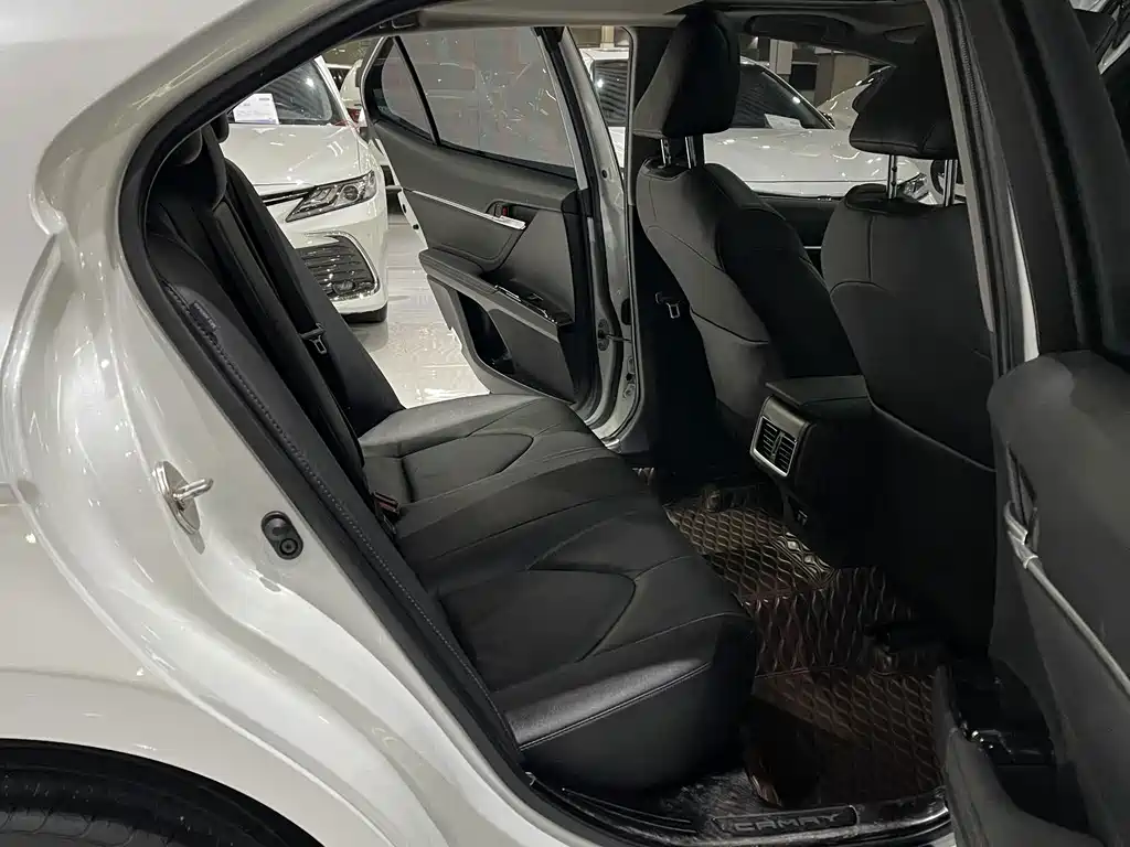 Toyota Camry — миниатюра 7