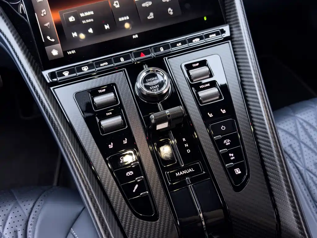 Aston Martin DB12 — миниатюра 24