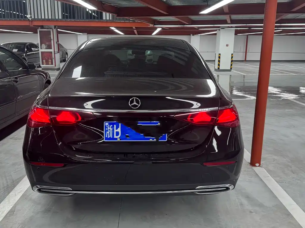 Mercedes-Benz E-Class — миниатюра 13