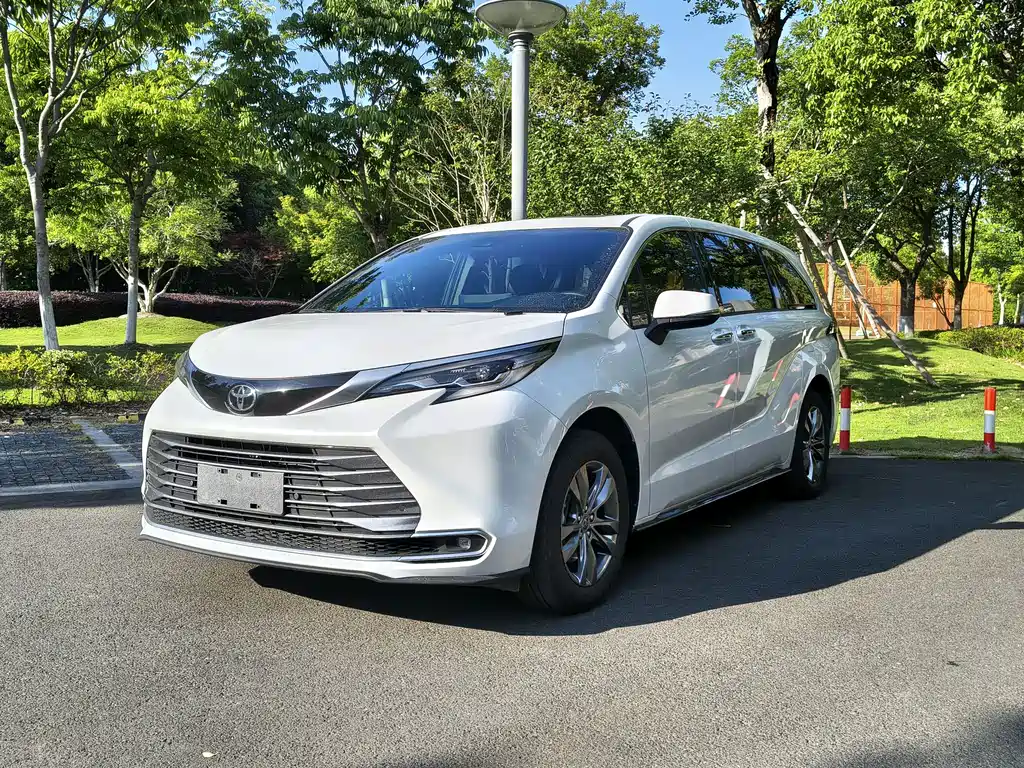 Toyota Sienna 2025