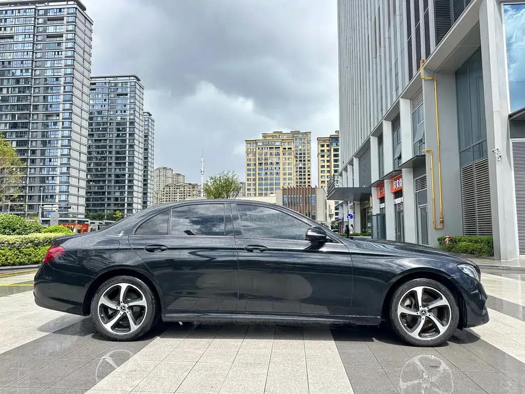 Mercedes-Benz E-Class — миниатюра 4
