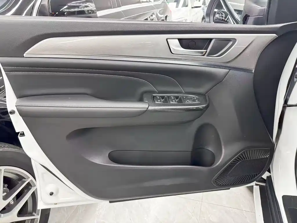 Haval M6 — миниатюра 12