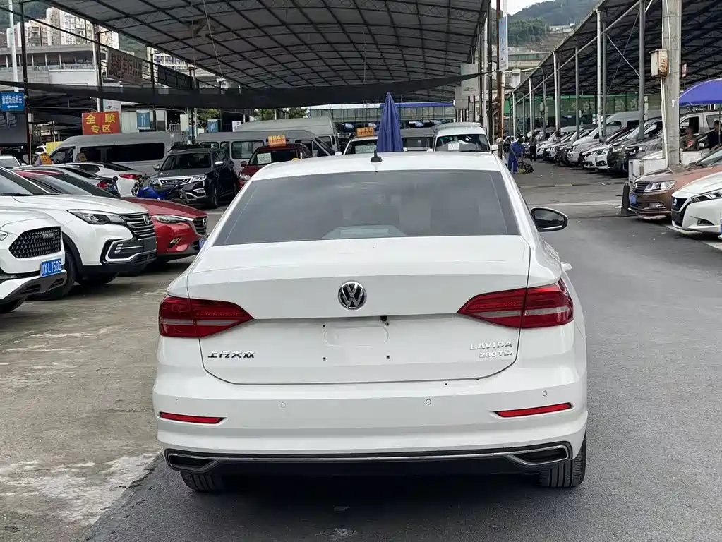 Volkswagen Lavida — миниатюра 5