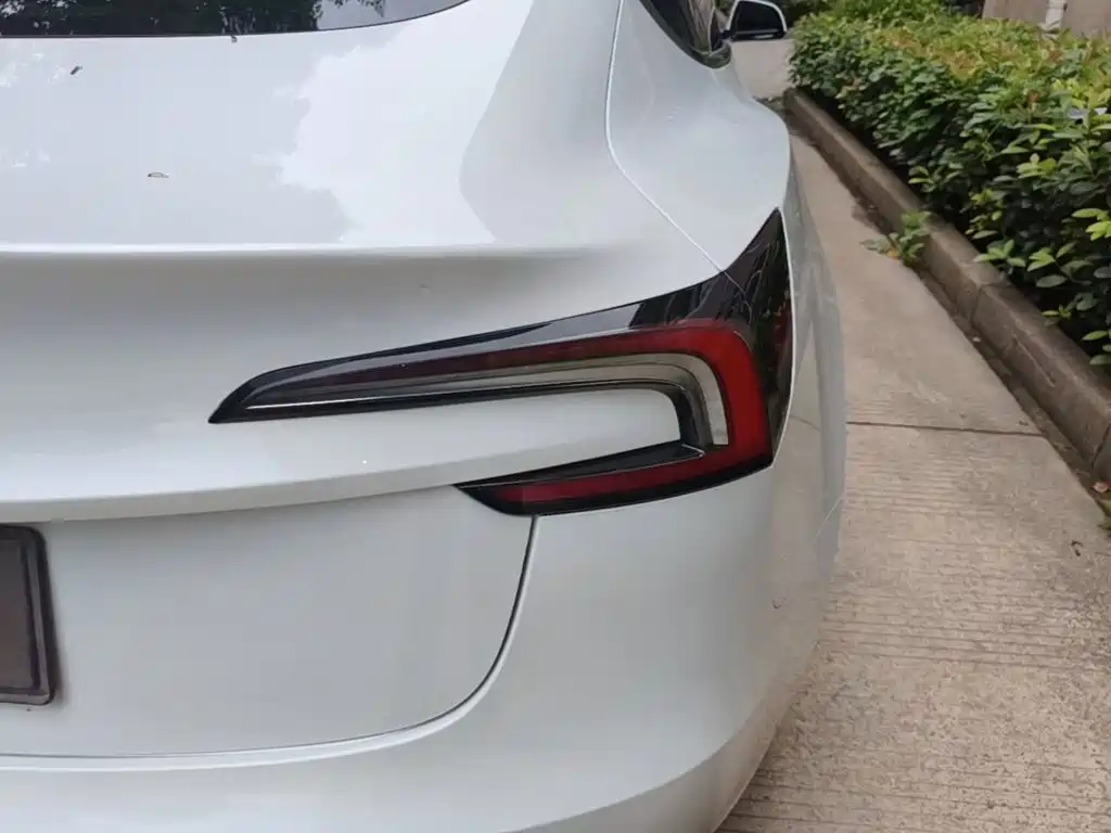 Tesla Model 3 — миниатюра 8