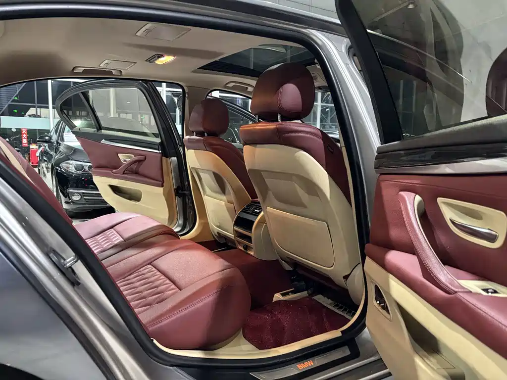 BMW 5 Series — миниатюра 10