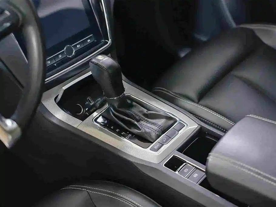 Roewe RX5 — миниатюра 7