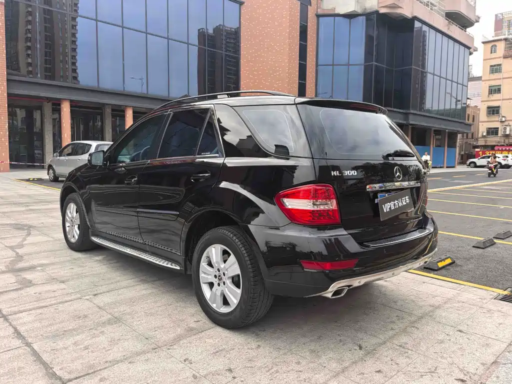 Mercedes-Benz M 2010 ML 300 4MATIC