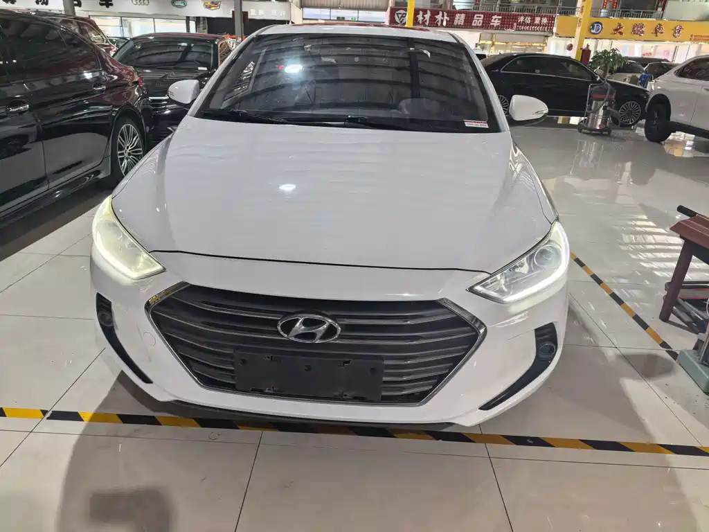 Hyundai Elantra — миниатюра 2