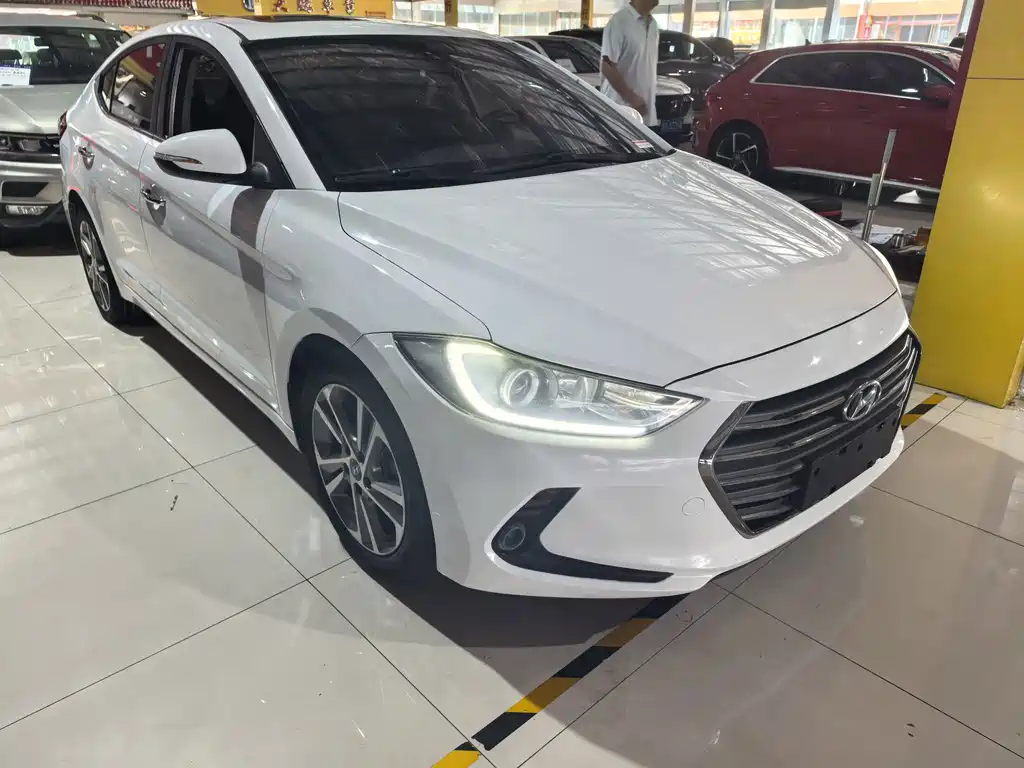 Hyundai Elantra — миниатюра 3