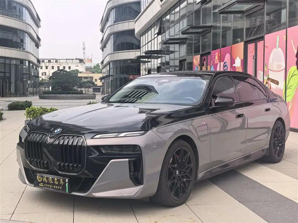 宝马i7 2023款 eDrive50L 领先M运动套装 2023