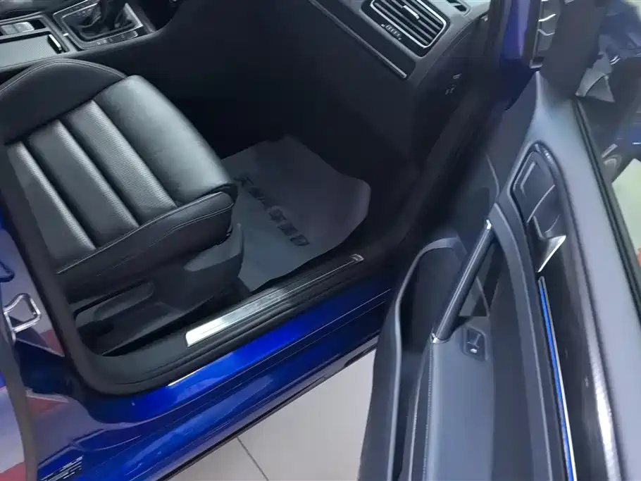 Volkswagen Golf 2017 2.0TSI R