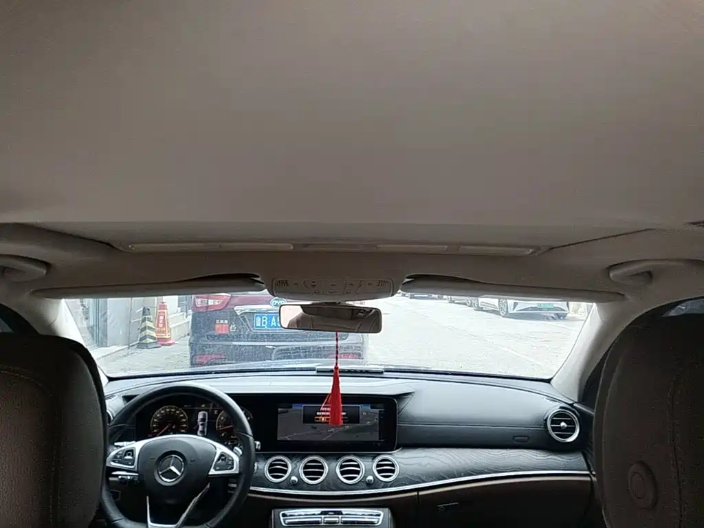 Mercedes-Benz E-Class — миниатюра 18